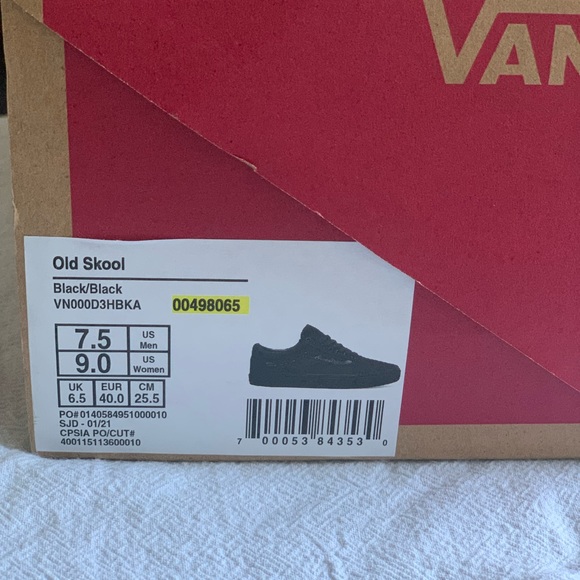 Black Vans - Old Skool Men size 7.5 Women size 9 - Picture 8 of 8